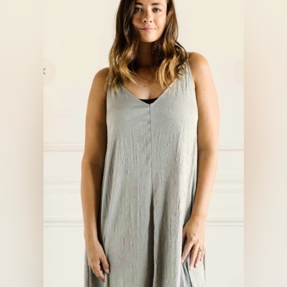 Grade & Gather Crinkle Gray/ Silver fog lined slip dress. Nwt $65 Small